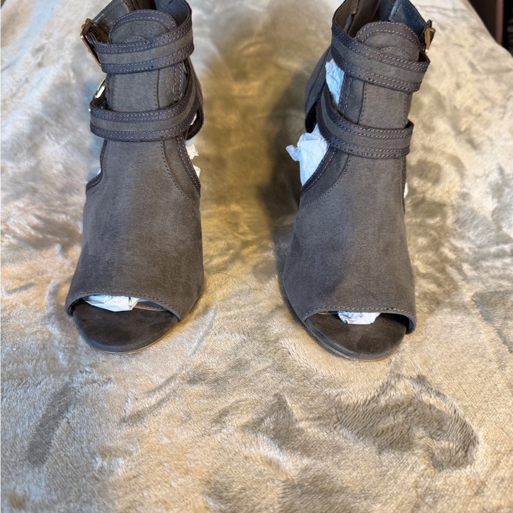 LC Lauren Conrad Charcoal Peep Toe Heels. Excellent Condition.